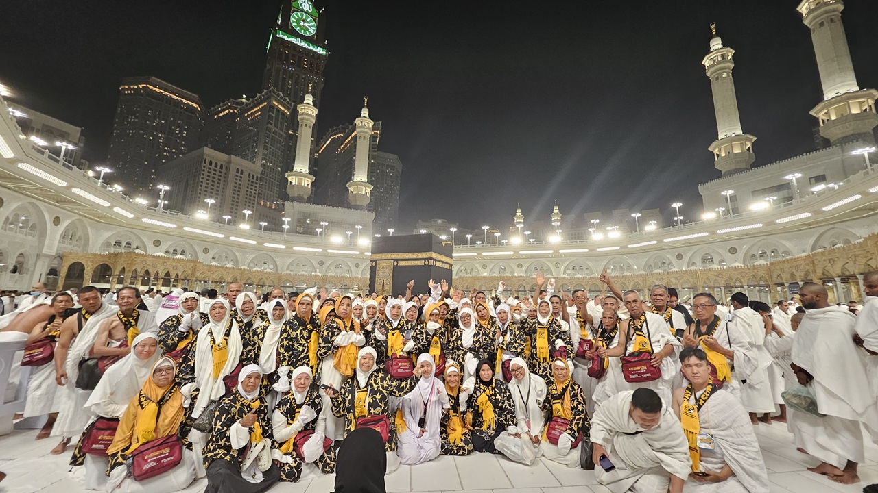 433 Jemaah Holiday Angkasa Wisata Sukses Laksanakan Umroh Pertama di Kota Mekkah