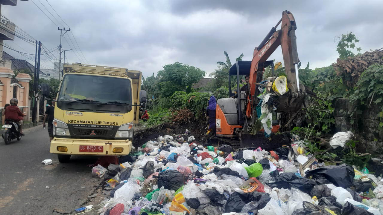 Kerap Ganggu Aktivitas Warga, TPS Liar di Jalan Sutan Syahrir Palembang Ditertibkan