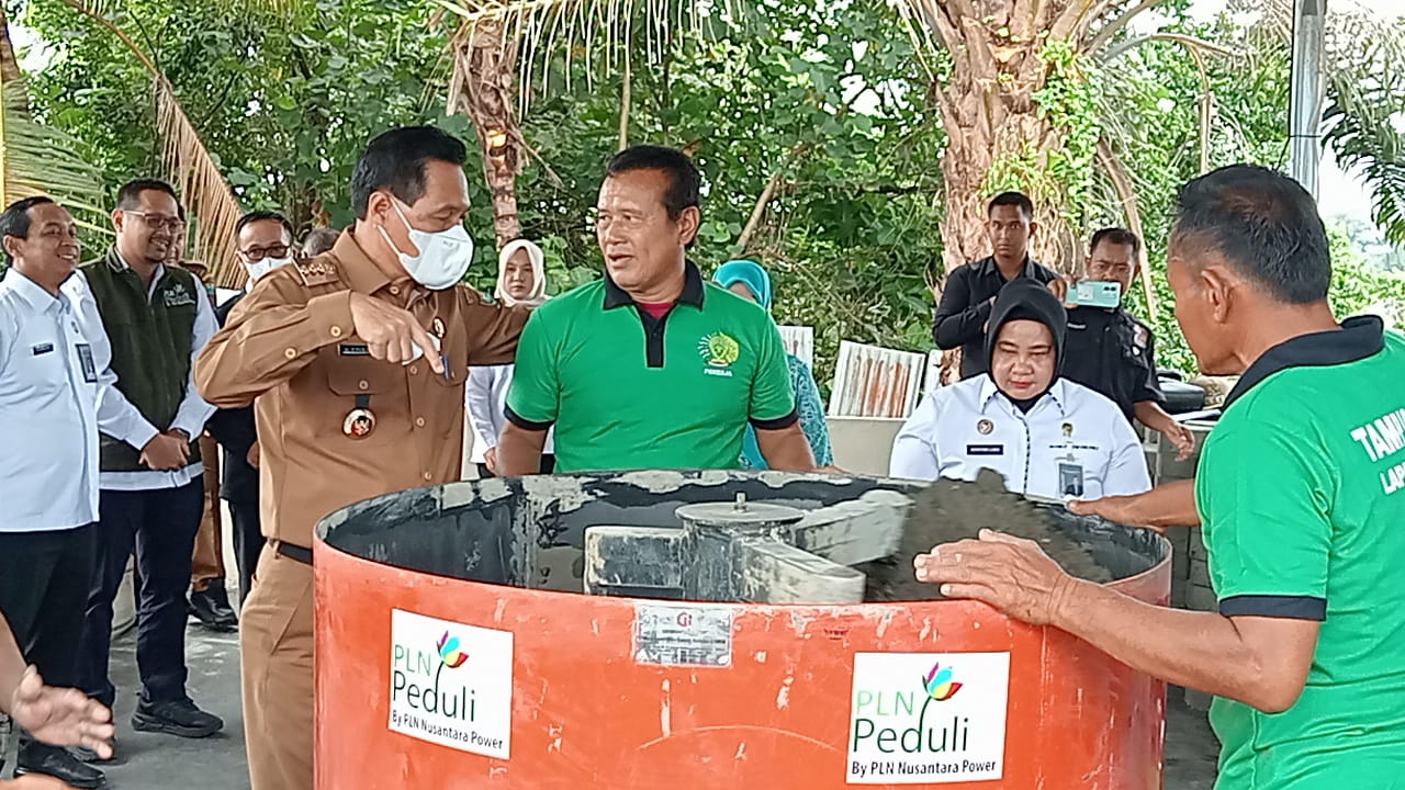 Limbah PLTU Muara Enim Jadi Paving Blok