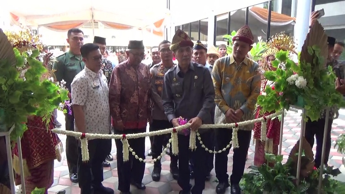  Resmikan Gedung Baru Kantor Kecamatan Sukarami, Ratu Dewa Sebut Ada 23 Jenis Pelayanan Publik 