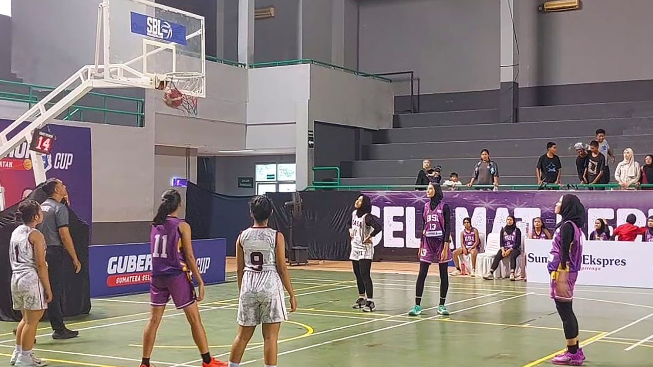 Tim Basket Putri SMA BSI Tumbangkan SMAN 10 Palembang di Ajang Piala Gubernur Sumeks Basketball League