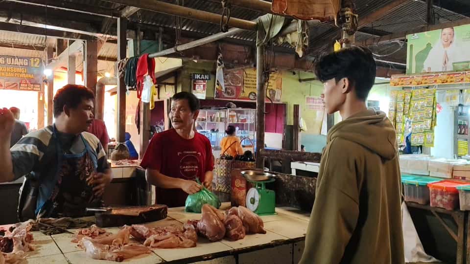 Harga Ayam di Palembang Tembus Rp38 Ribu per Kilogram, Pedagang Mengeluh Penjualan Turun