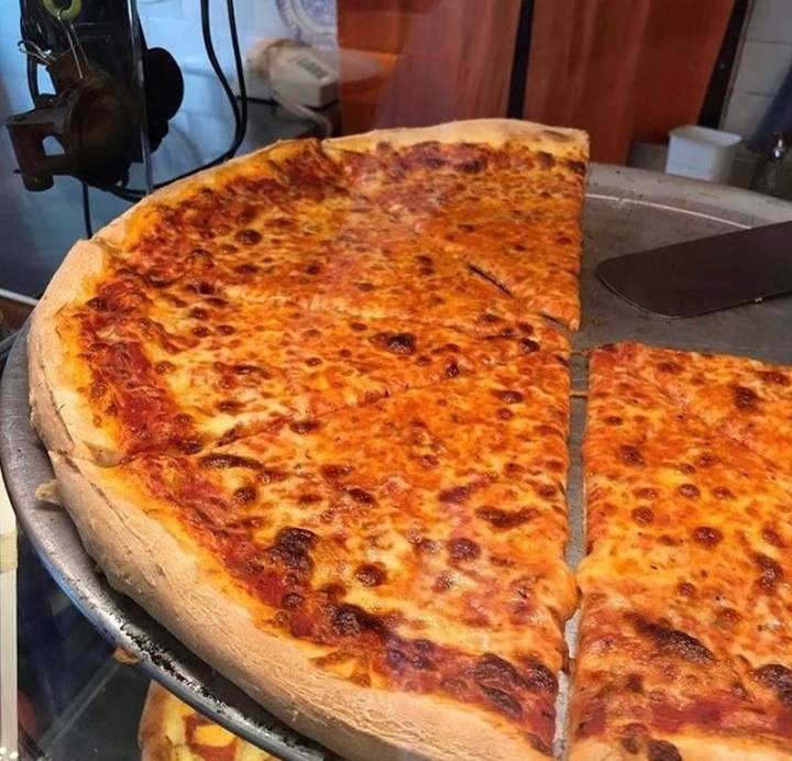 Jejak Sejarah Pizza: Dari Napoli Hingga Menjadi Fenomena Kuliner Global