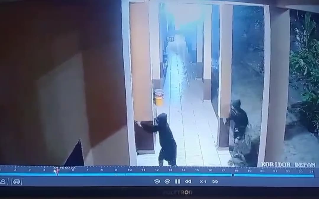 Meresahkan! Sekelompok Pelaku Hancurkan 36 Kaca SMPN 46 Palembang, Terekam CCTV