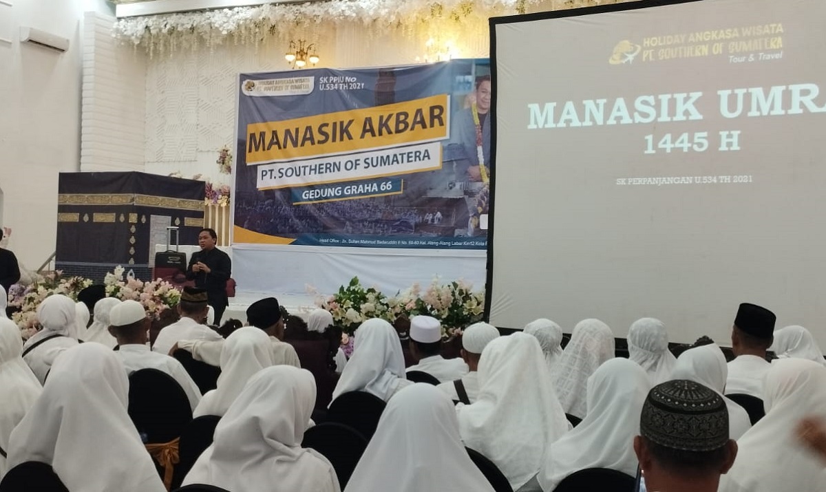 Holiday Angkasa Wisata Bimbing Ratusan Jemaah Calon Umrah dalam Manasik Akbar di Graha 66 Palembang