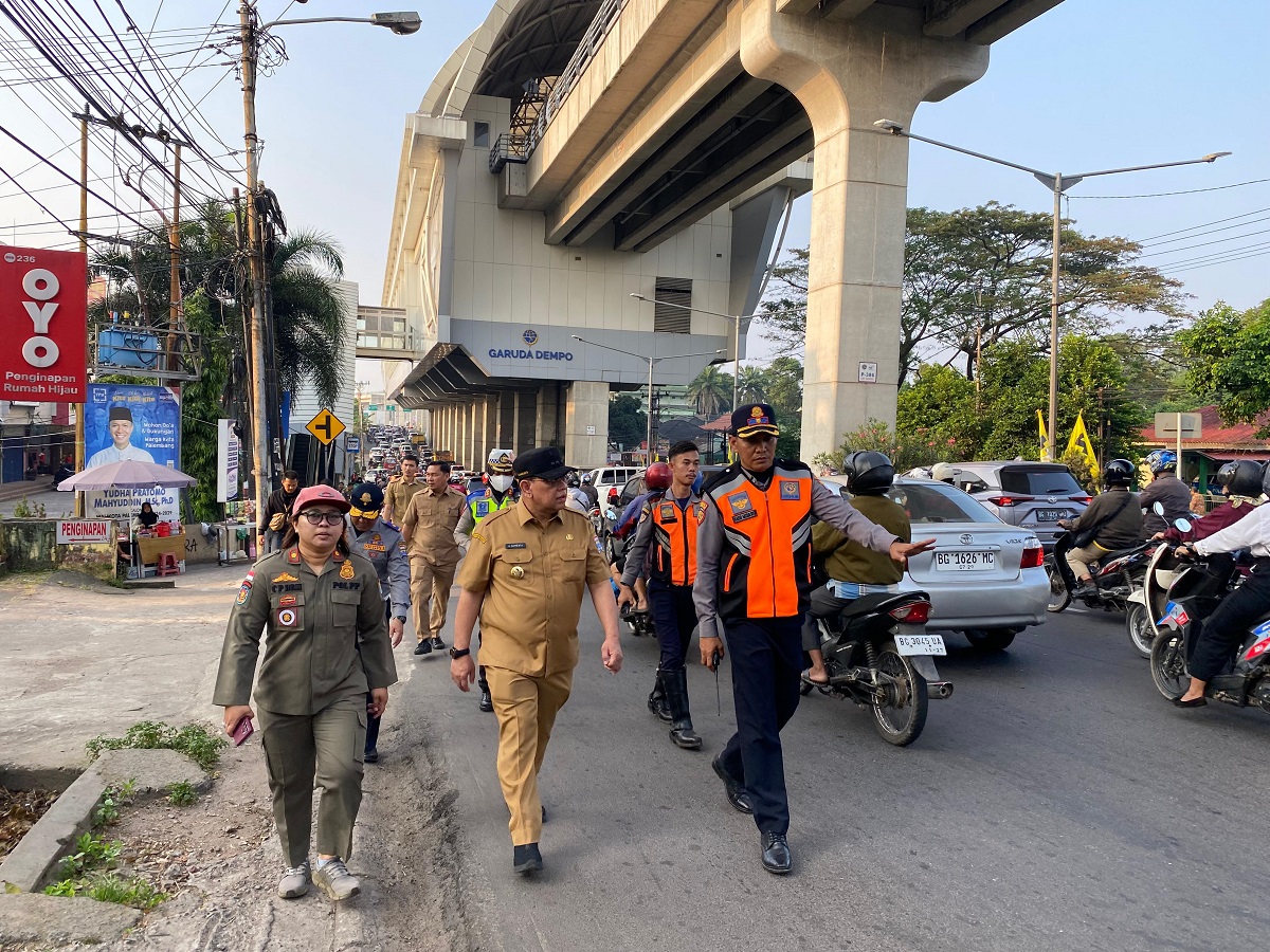  Urai Kemacetan, Pj Walikota Palembang Pantau Langusng Uji Coba Contraflow