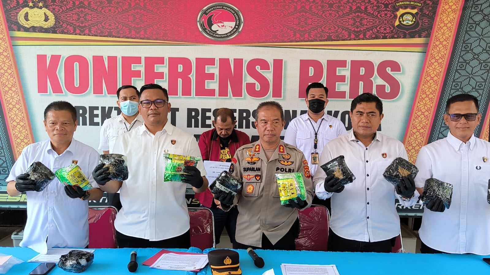 Kurir Sabu 11 KG Diciduk Saat Menunggu Transaksi di Depan Warung Pempek