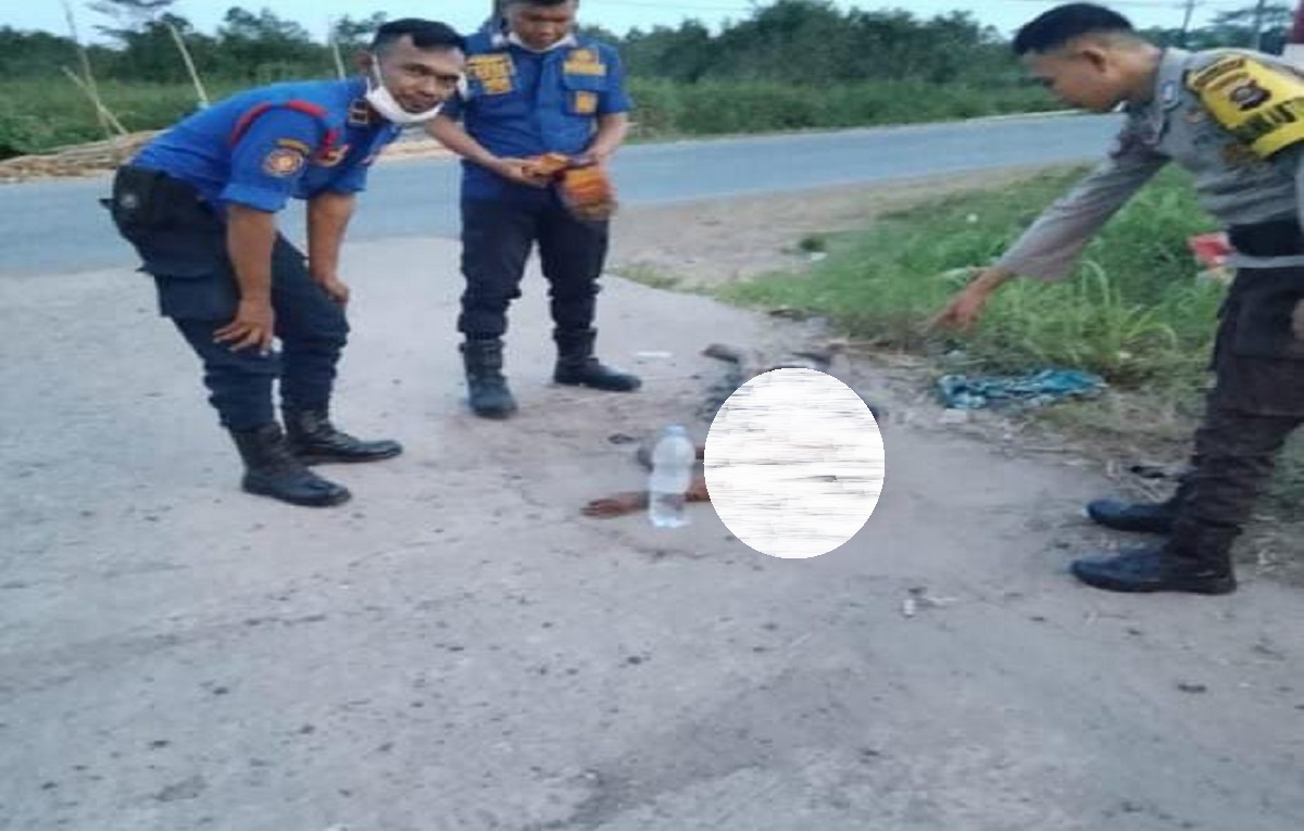 Mayat Pria Tanpa Identitas Ditemukan Warga Dipinggir Jalan