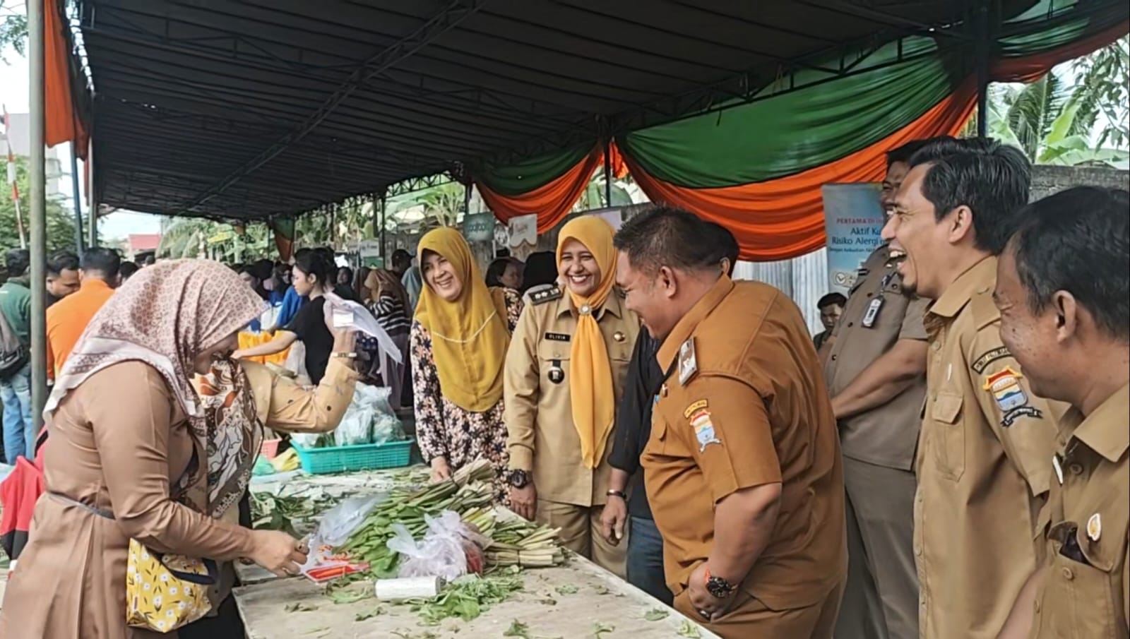 Warga Jakabaring Buru Sembako Pasar Murah di Bulan Ramadan