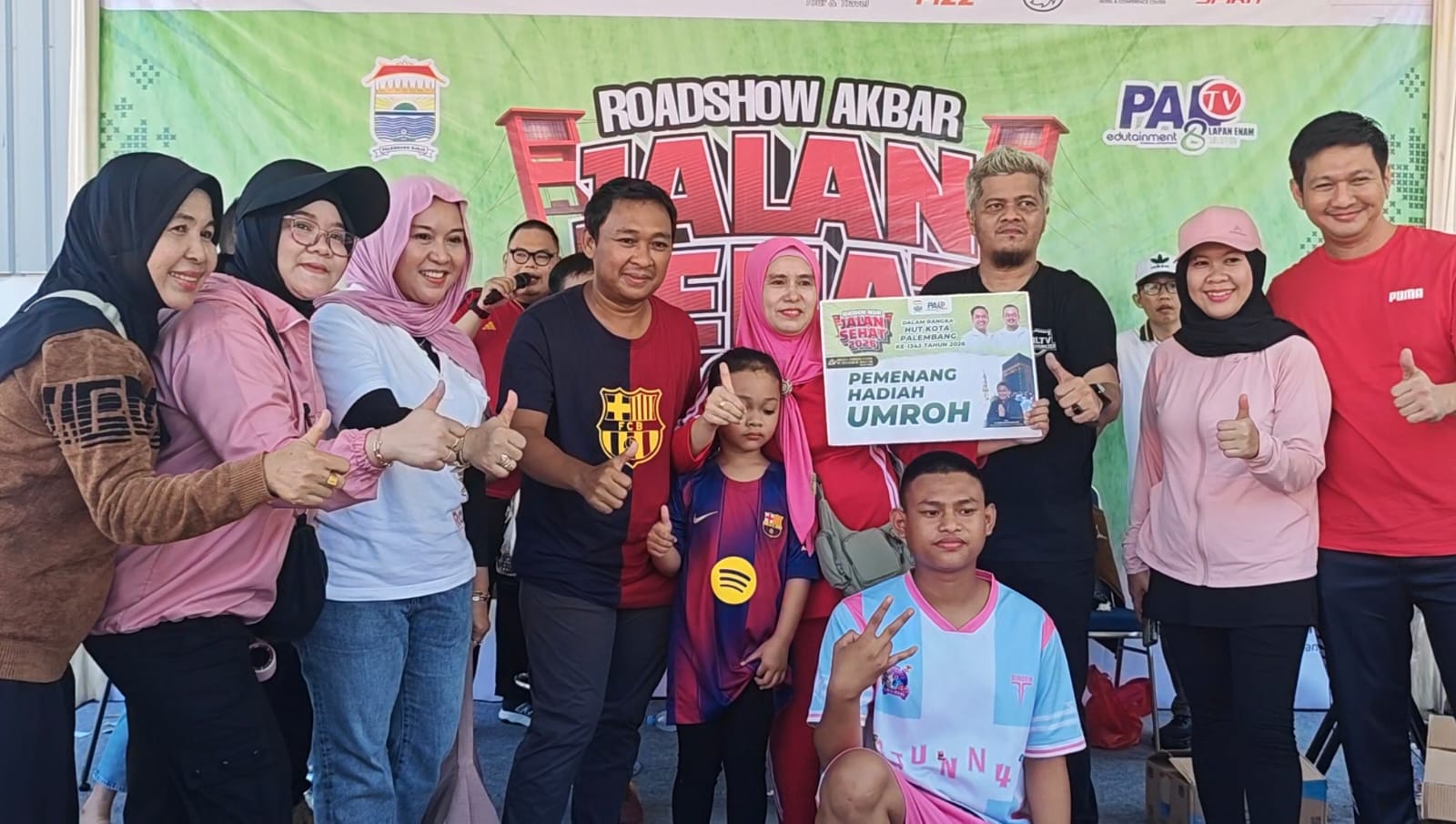 Rezeki Tak Terduga! Bu Bariah Bawa Pulang Hadiah Umroh Gratis dari Jalan Sehat PALTV Seri 3