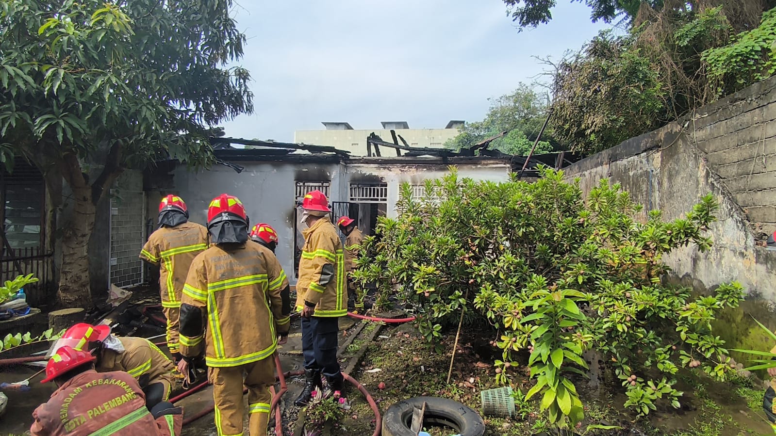 Diduga HP Meledak, 1 Rumah di Palembang Hangus Dilalap Api
