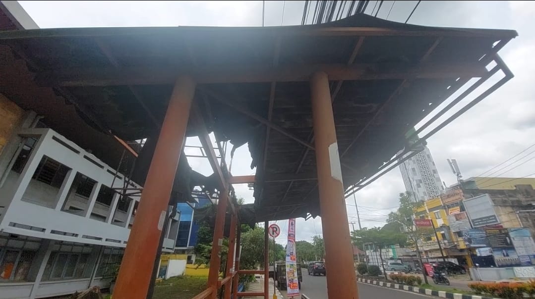 Halte Bus Trans Musi Rusak dan Memprihatikan 