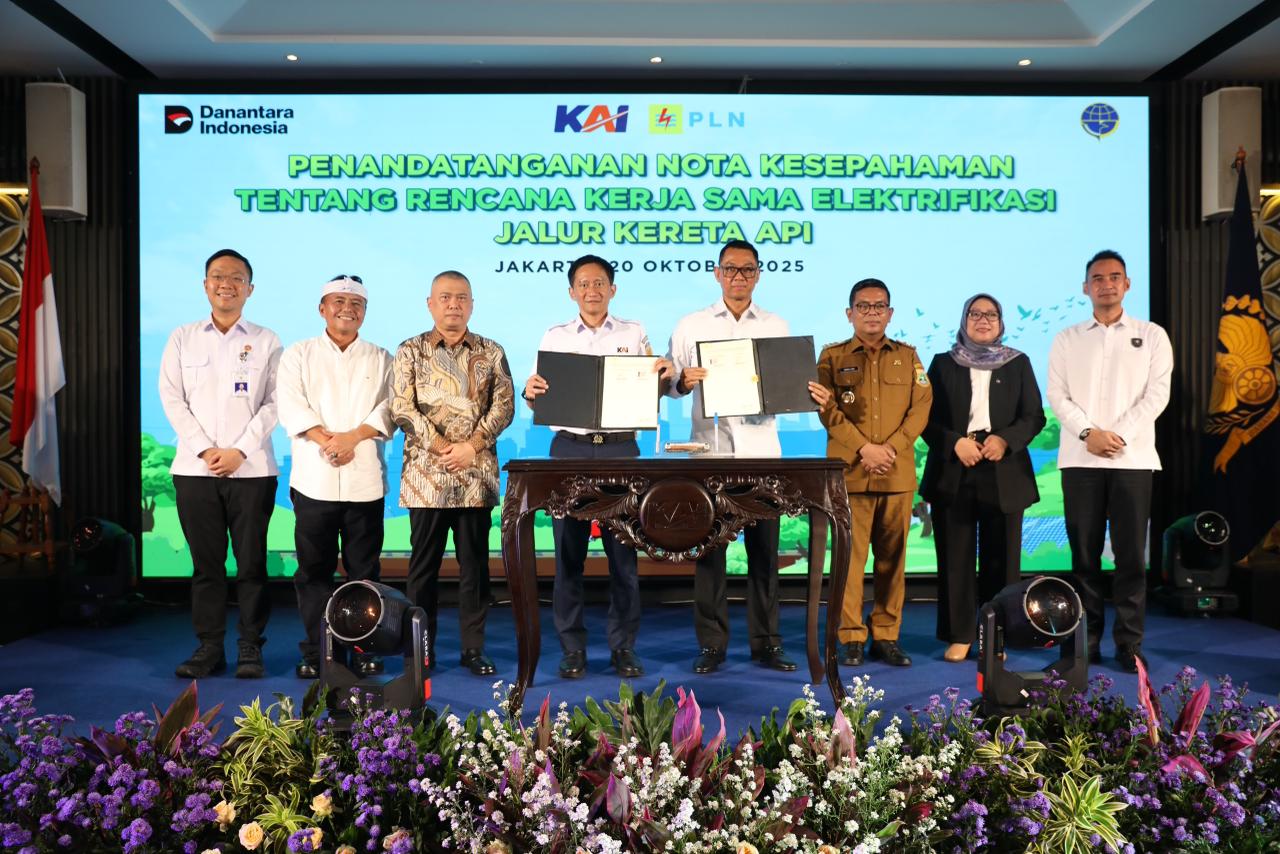 Kolaborasi PLN - KAI, Siap Elektrifikasi Jalur Kereta Indonesia