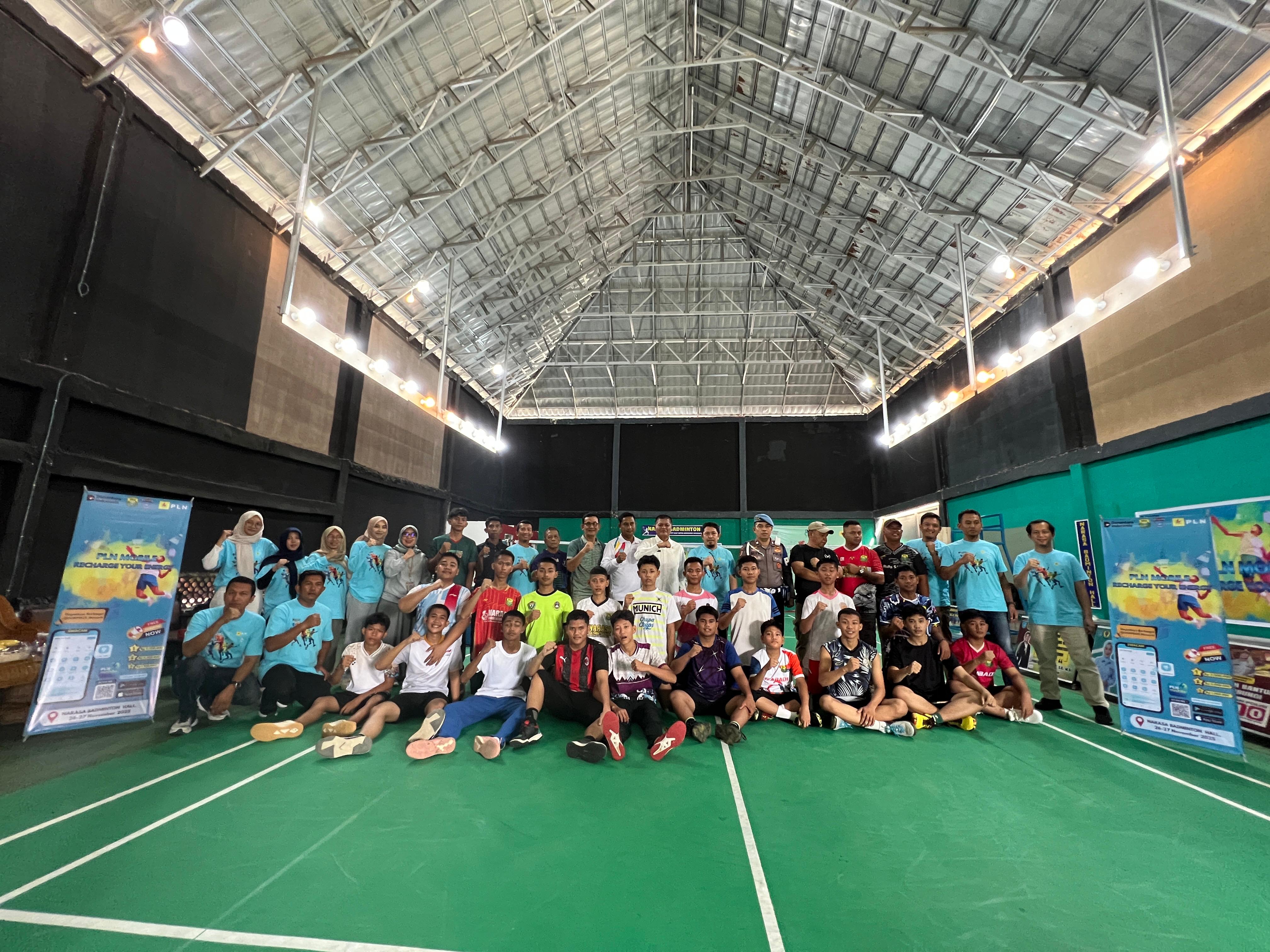 PLN UP3 Ogan Ilir Gelar PLN Mobil Recharge Your Energy dan Turnamen Badminton Antar Pelajar