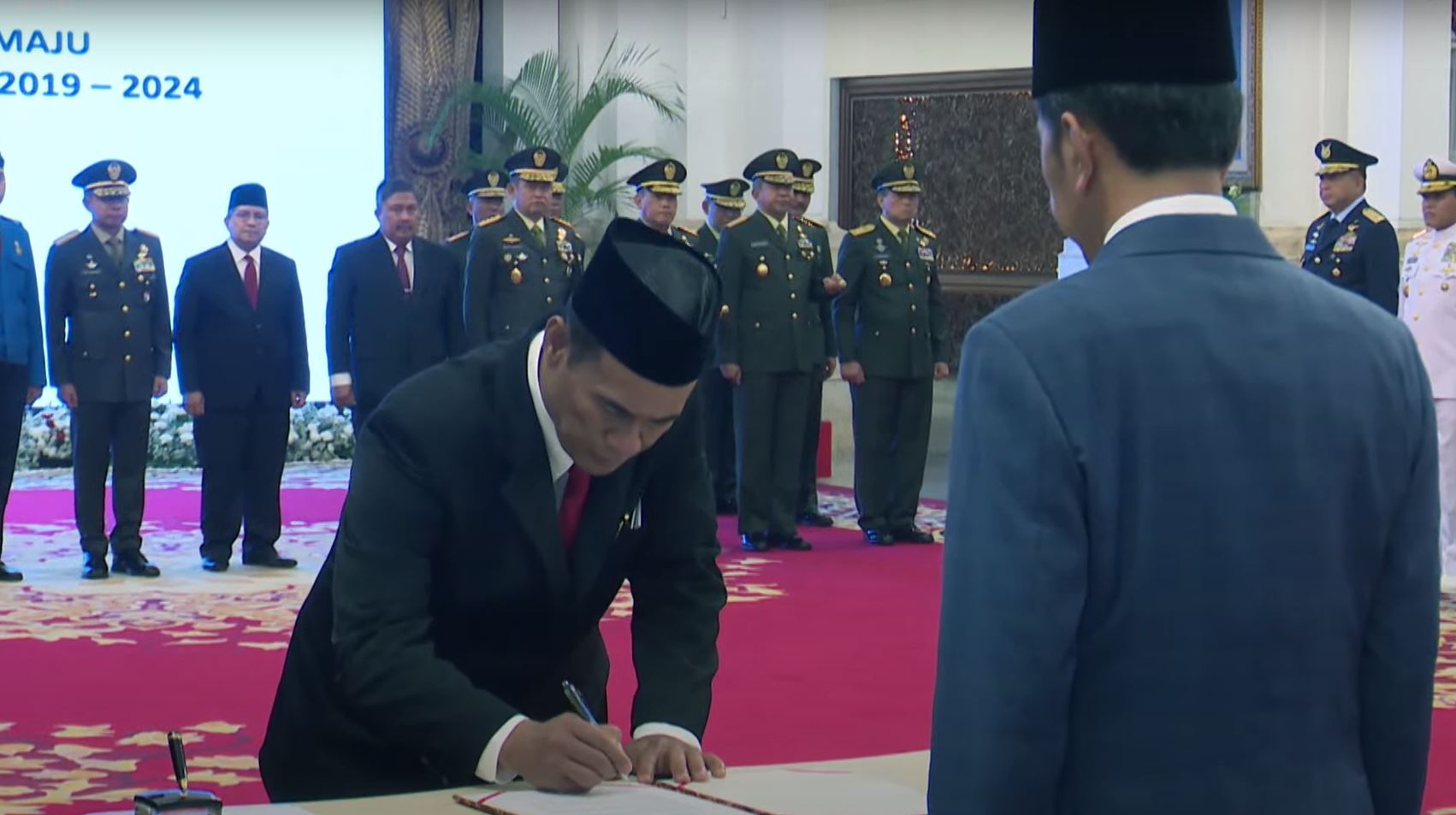 Presiden Jokowi Lantik Andi Amran Sulaiman Sebagai Menteri Pertanian 