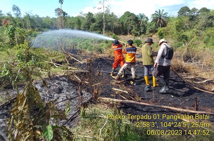 Tim BPBD Banyuasin dengan Bantuan Helikopter Water Bombing Antisipasi Karhutla
