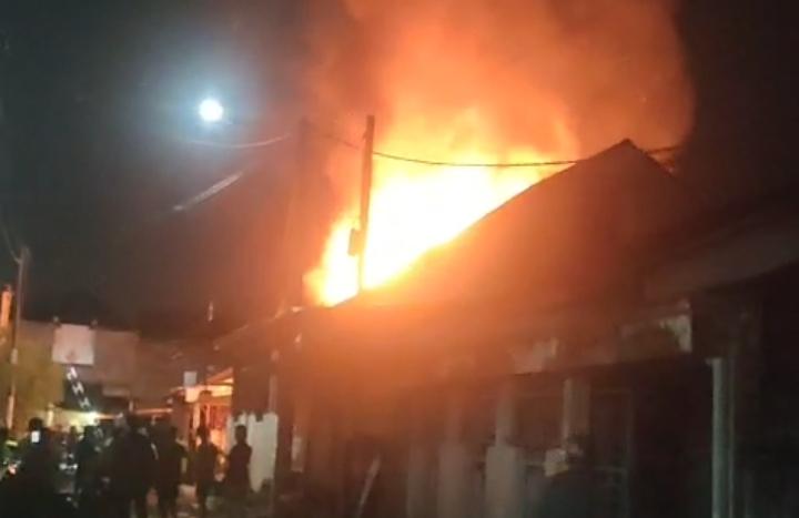 Akibat Ledakan TV Tabung, 1 Rumah Warga Perumahan PNS OPI Hangus Terbakar