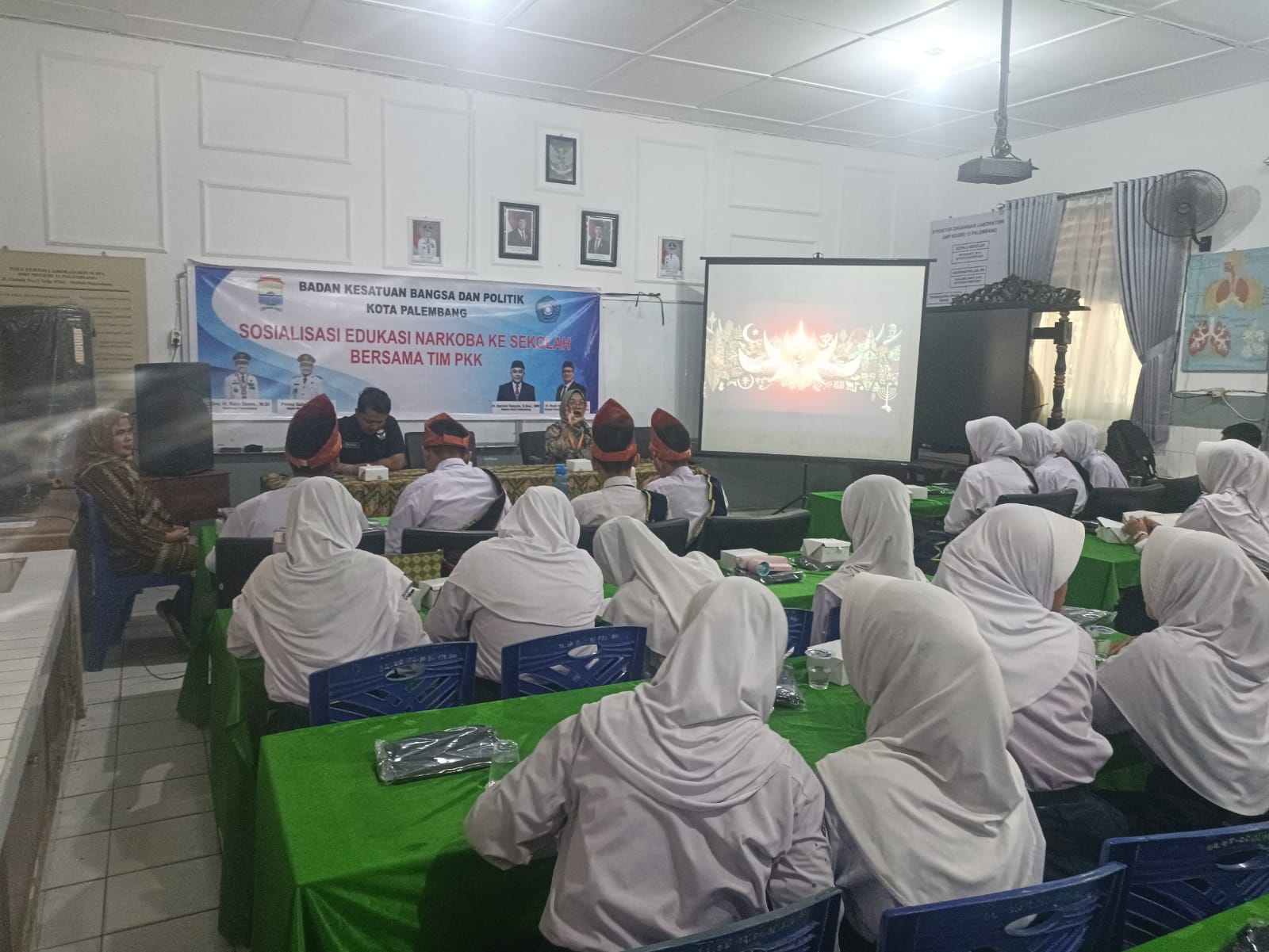 Jaga Generasi Muda, BNN dan Kesbangpol Sosialisasi Bahaya Narkoba di SMPN 13 Palembang