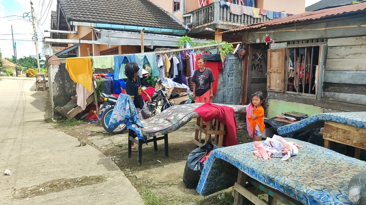 Pasca Banjir, Warga Pipa Reja Ramai-Ramai Jemur Perabotan