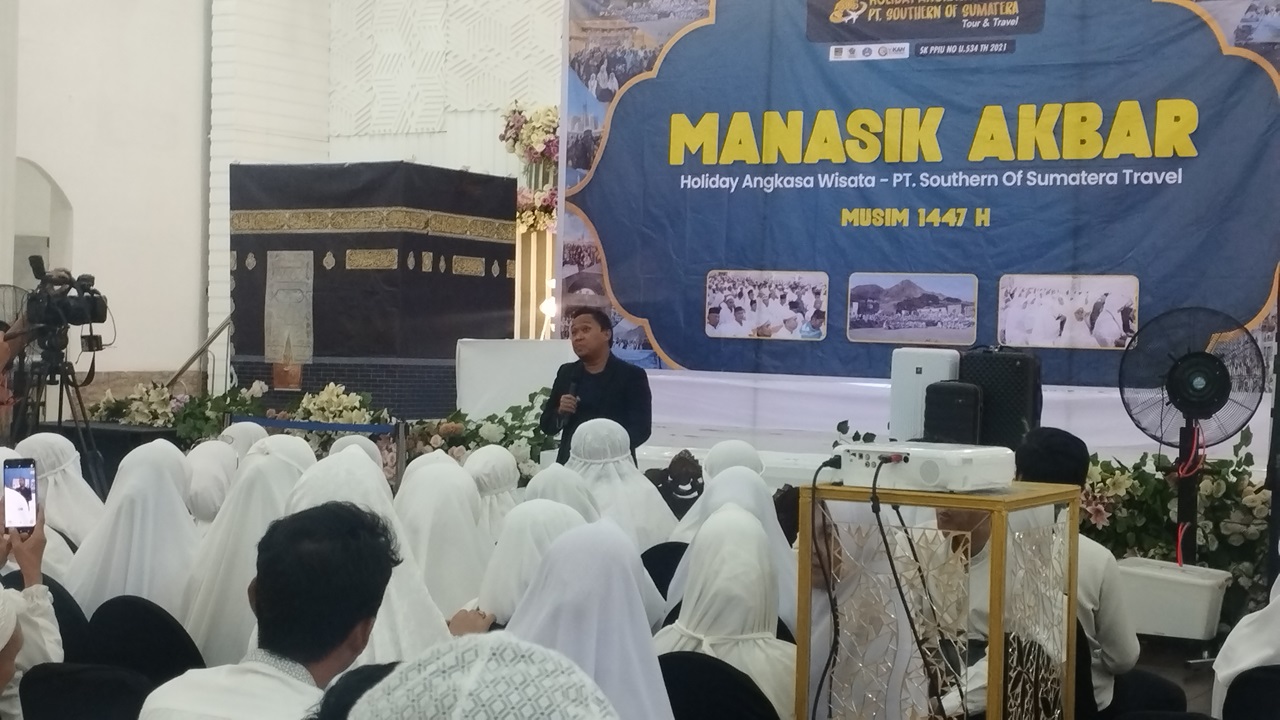 Jemaah Umroh Holiday Angkasa Wisata Antusias Ikuti Manasik Umroh Akbar di Graha 66