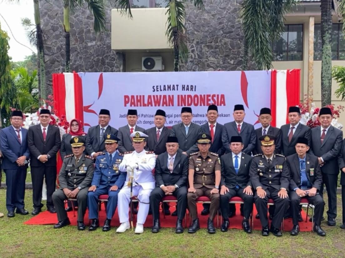 Sekda Palembang Pimpin Upacara Peringatan Hari Pahlawan 