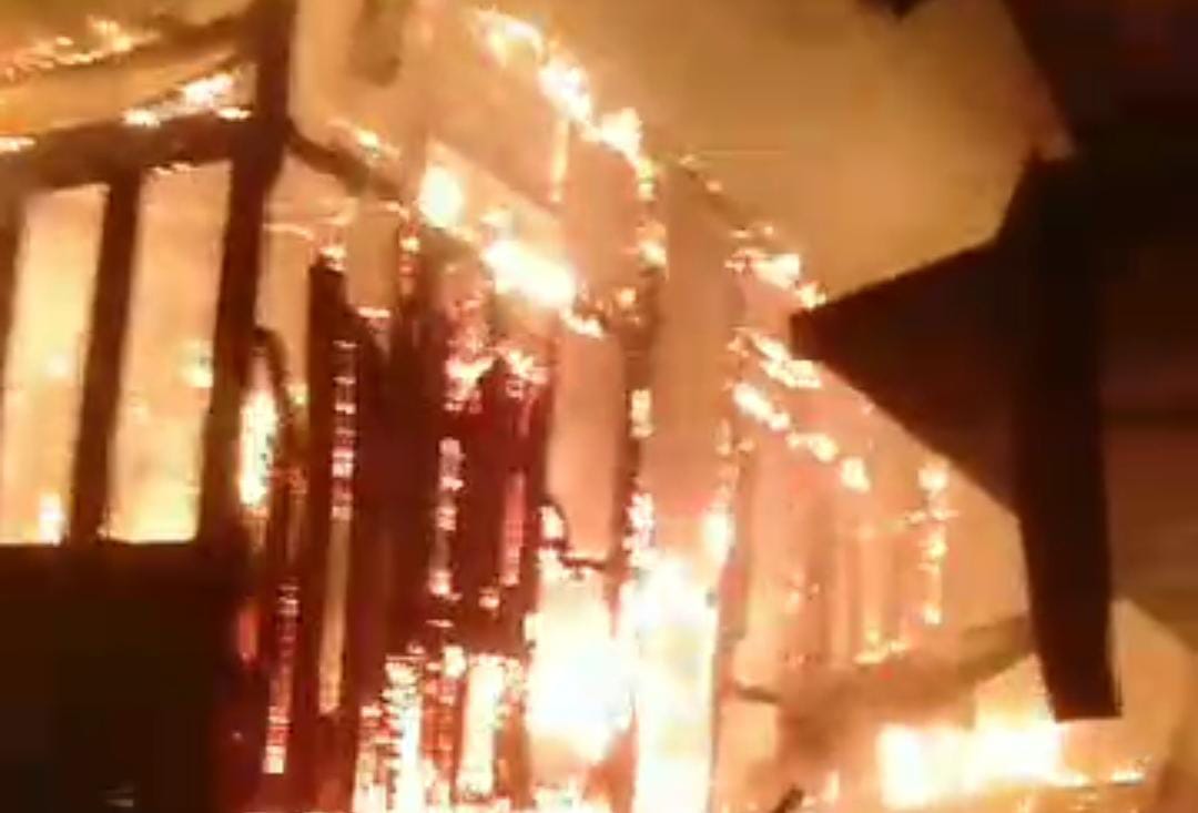 Rumah Panggung Semi Permanen di Jalan Candi Welang di Amuk Sijago Merah, Korban Harapkan Bantuan Pemerintah