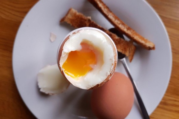 Ini Alasan Mengapa Dianjurkan untuk Konsumsi Telur Rebus Setengah Matang, Nutrisi Lebih Banyak?