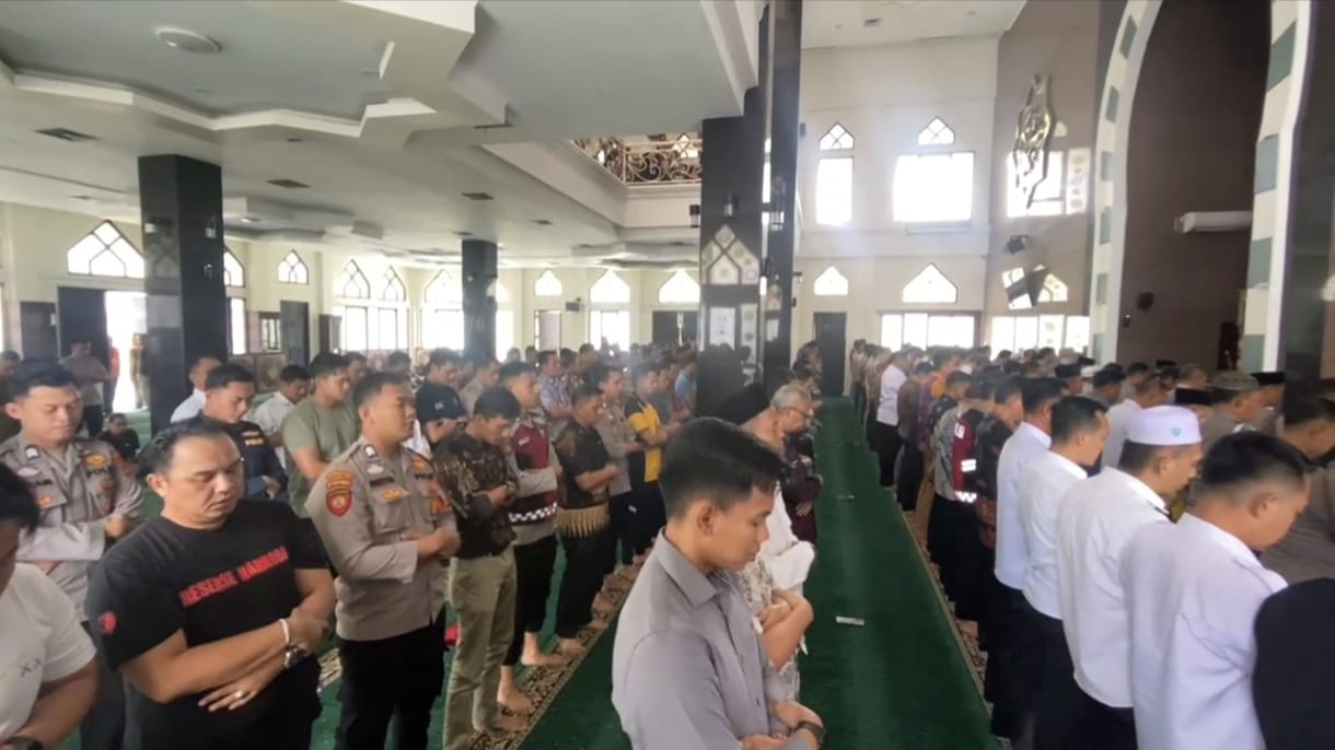 Polda Sumsel Gelar Salat Gaib untuk Ojol yang Tewas Dilindas Rantis Brimob di Jakarta