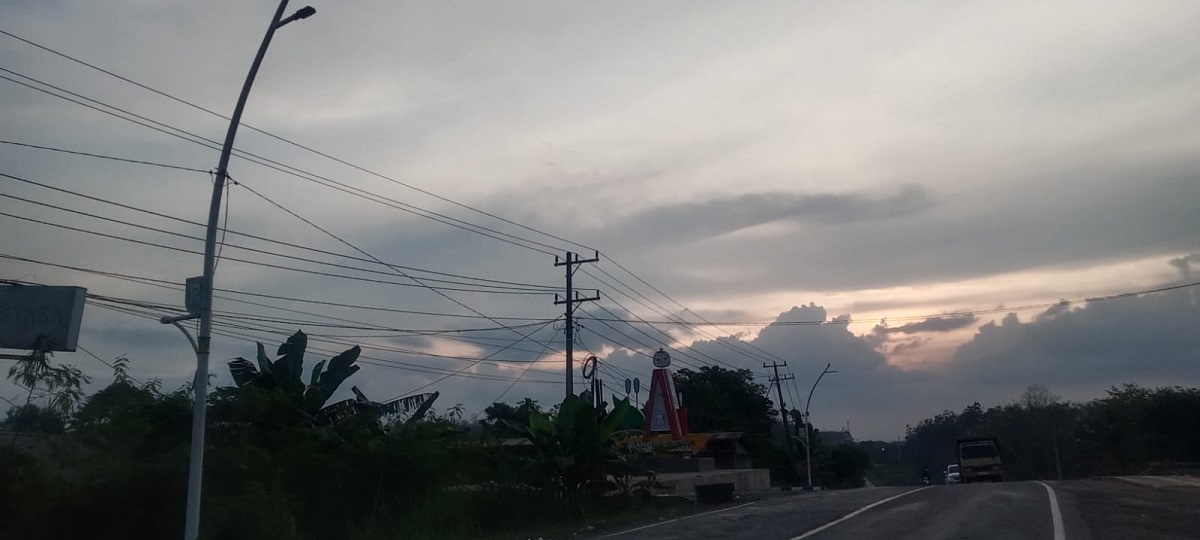 Warga Kelurahan Seterio Banyuasin Keluhkan Lampu jalan Mati.