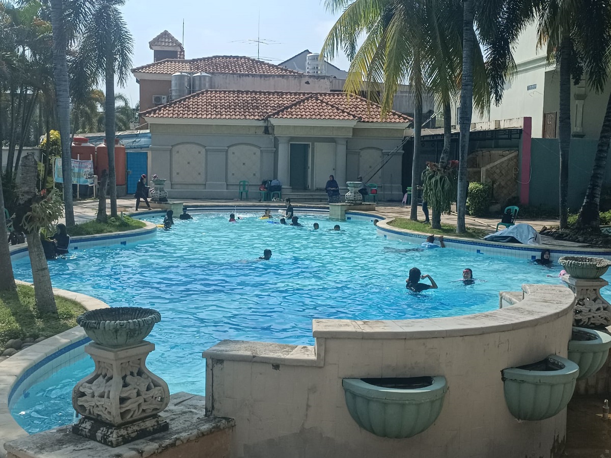 Serunya Olahraga Sekaligus Liburan, Bersama Keluarga di Kolam Renang