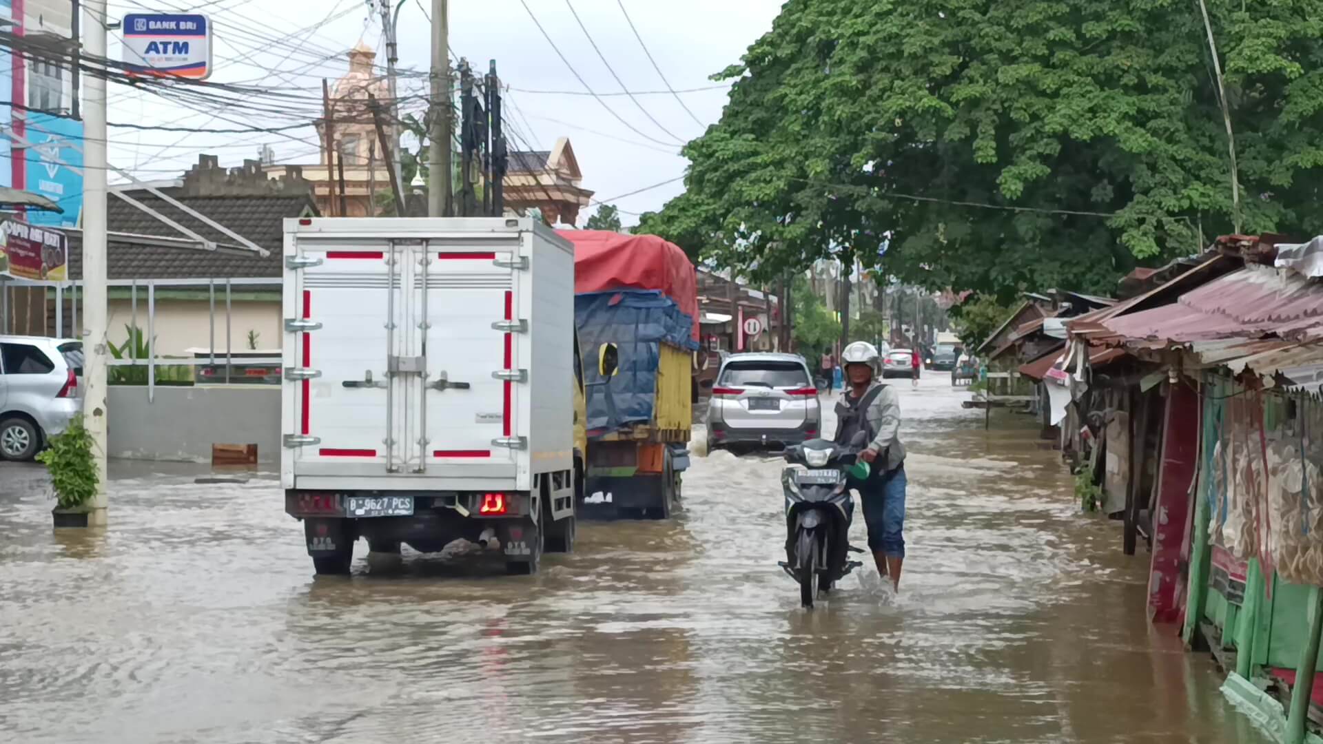 Banjir Tenggelamkan Sebagian Kawasan 8 Ilir Palembang