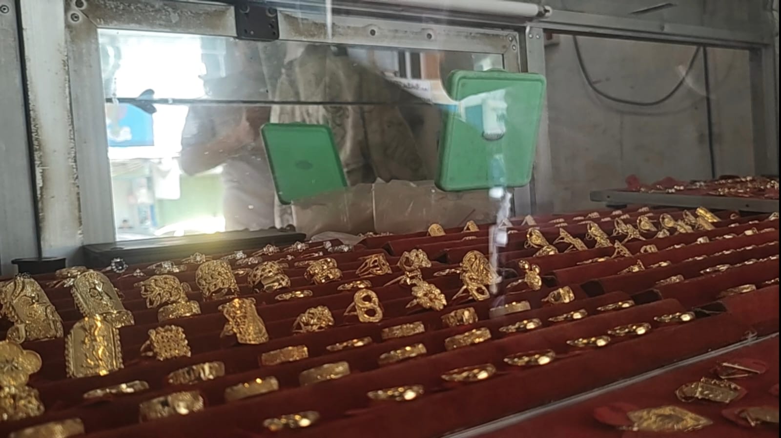 Emas Perhiasan Jadi Pilihan Warga Jelang Idulfitri