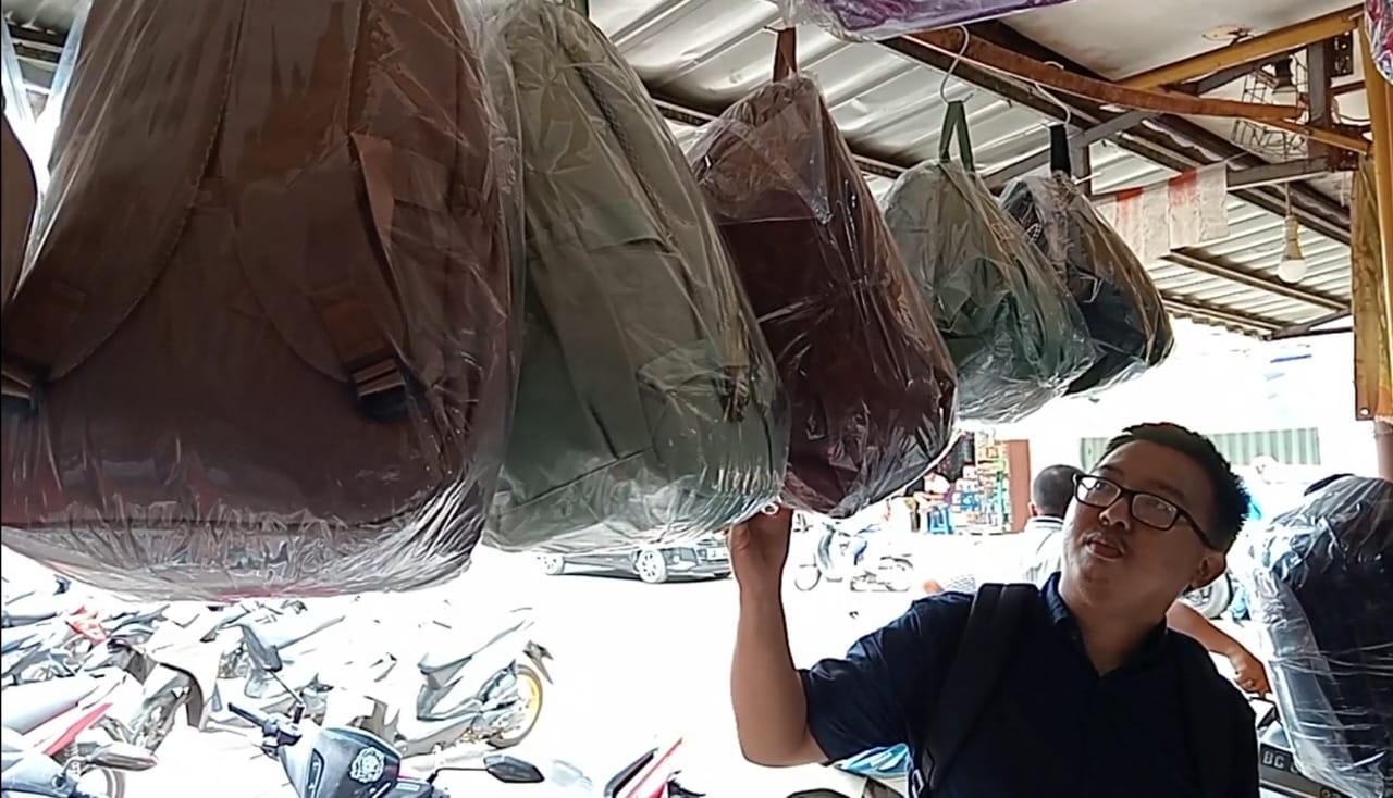 Penjulan Sepatu dan Tas Tahun Ajaran Baru Meningkat 100 Persen di Muara Enim
