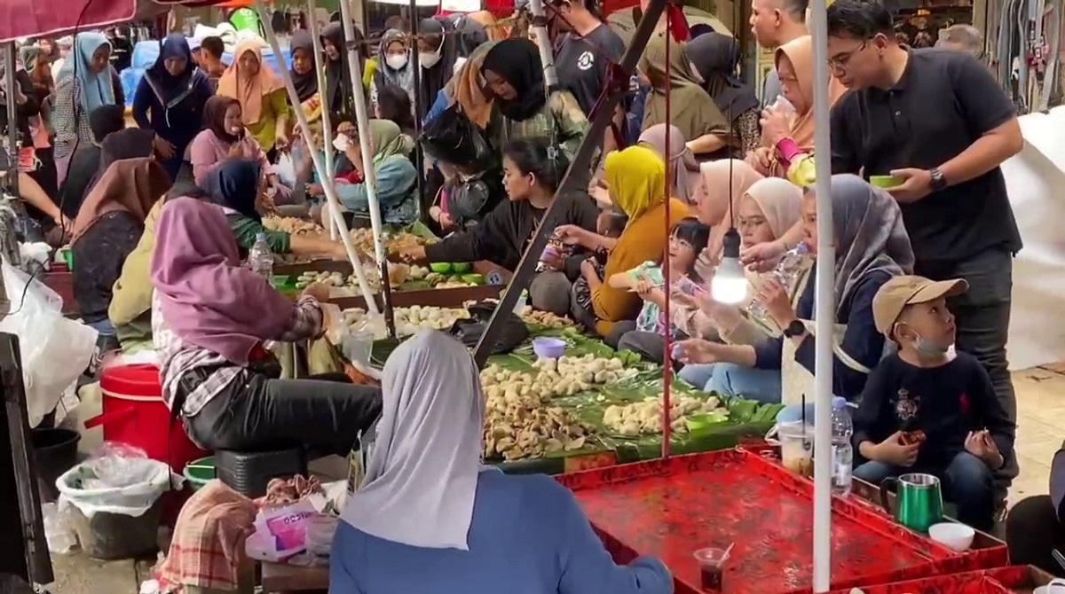  Kuliner Unik! Pempek Tumpah, Nikmatnya Meluber di Setiap Gigitan