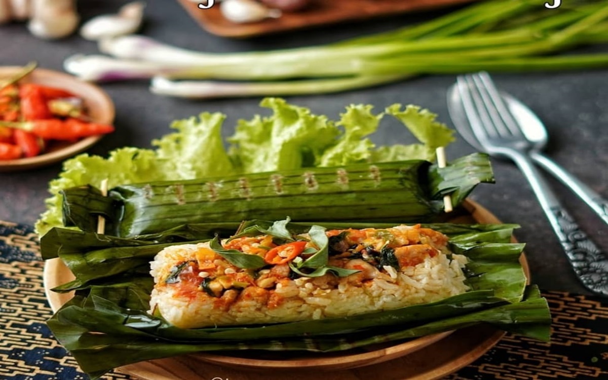 Resep Nasi Bakar Ayam Suwir Kemangi, Praktis juga Lezat