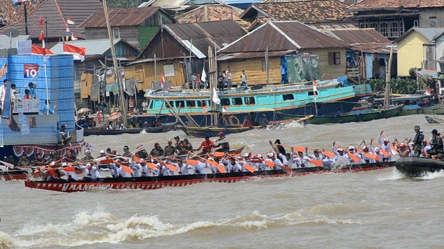 Parade Perahu Hias dan Lomba Bidar di Sungai Musi Palembang Meriahkan HUT Ke-78 Kemerdekaan RI