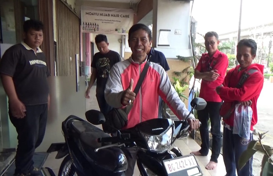 Ridwan Merasa Bersyukur Meraih Doorprize 1 Unit Sepeda Motor Jalan Sehat Gebyar UMKM Sumsel 2023 PALTV