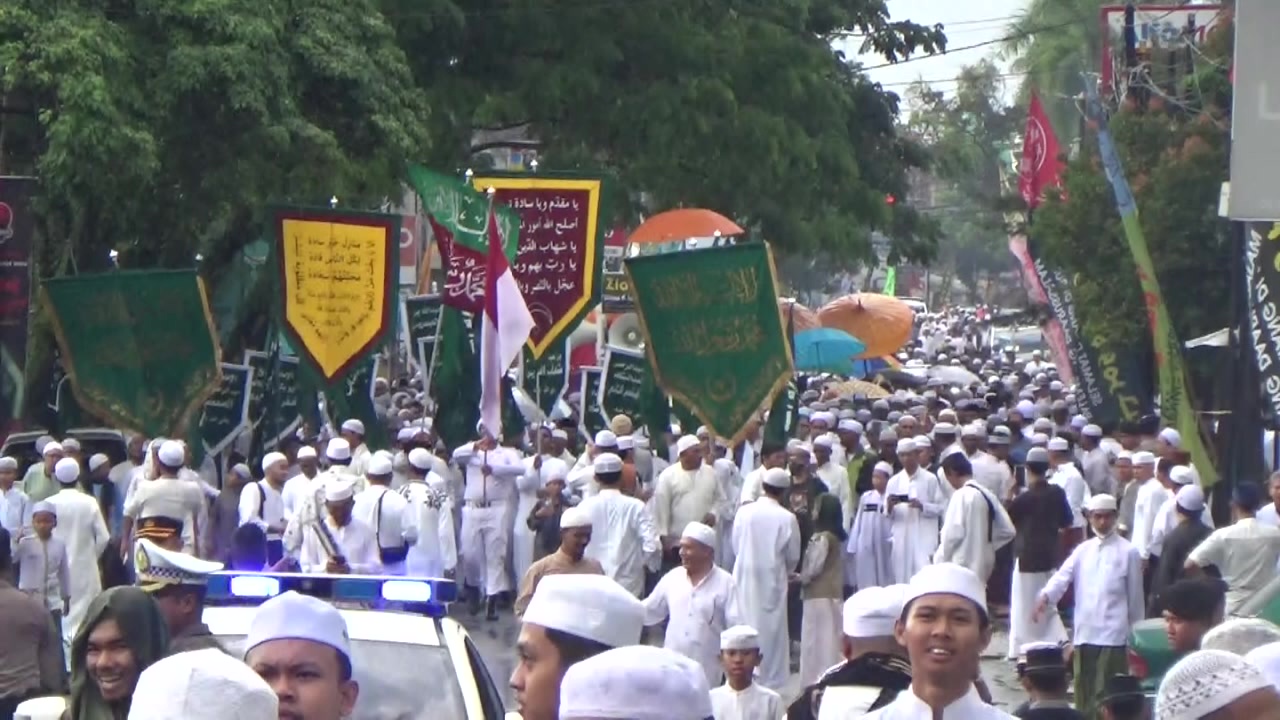 Tradisi Jelang Ramadan, Puluhan Ribu Jamaah Ikuti Ziarah Kubro