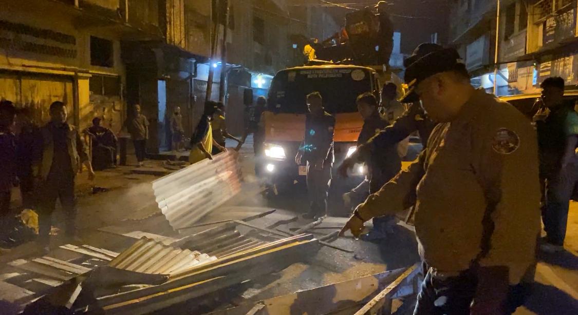 Jaga Estetika Kota, Satpol PP Palembang Tertibkan PKL dan Gubuk Liar di Jalan Karet