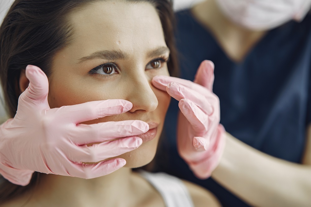 Apa itu pembentukan hidung non-bedah dalam industri kecantikan?