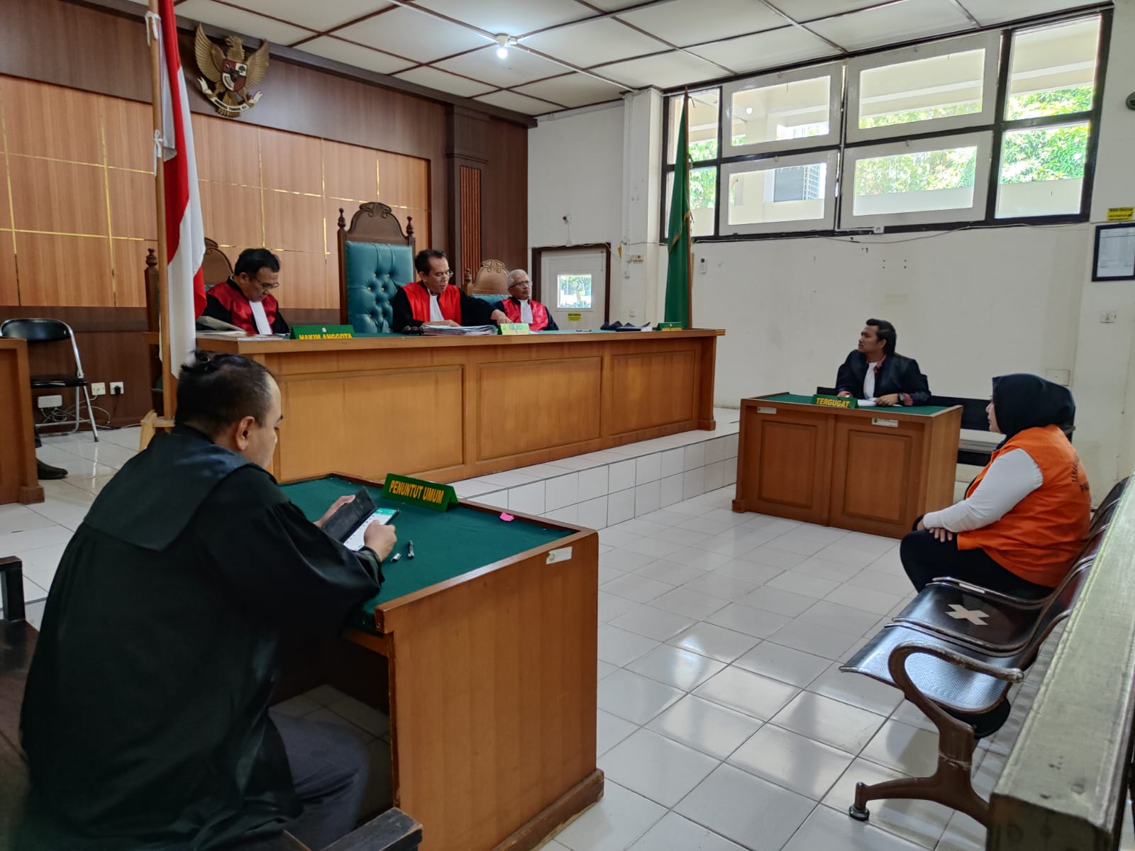 Kuasai Harta Warisan, Palsukan Akta Autentik Jual Beli Tanah, Terdakwa Dewi Eriani Di Vonis 1 Tahun Penjara