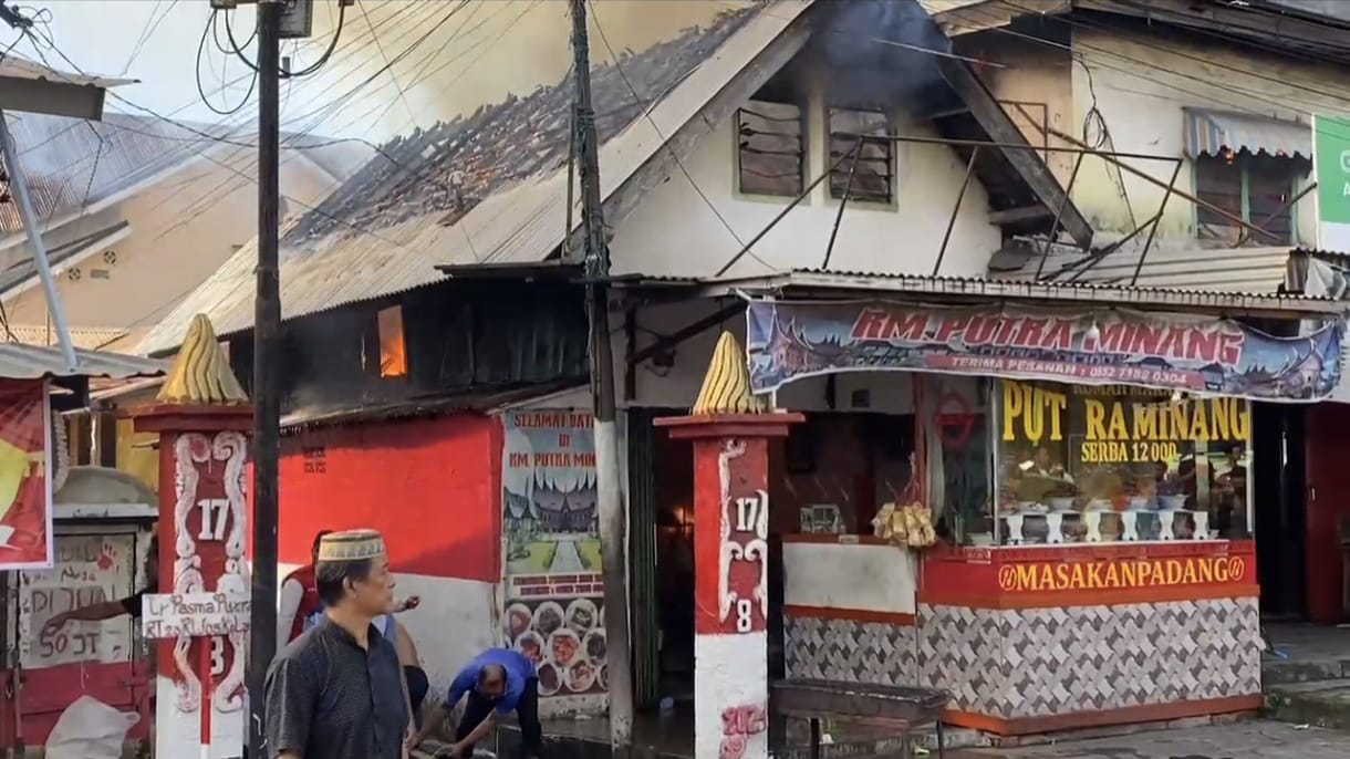 Diduga Gas Elpiji Bocor, Dua Bangunan di Palembang Ludes Terbakar