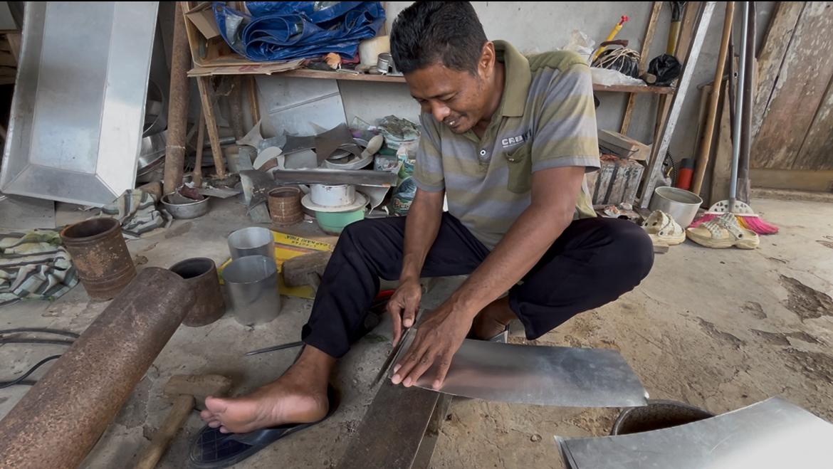 Perajin Lokal PALI Sukses Raup Cuan dari Olahan Aluminium