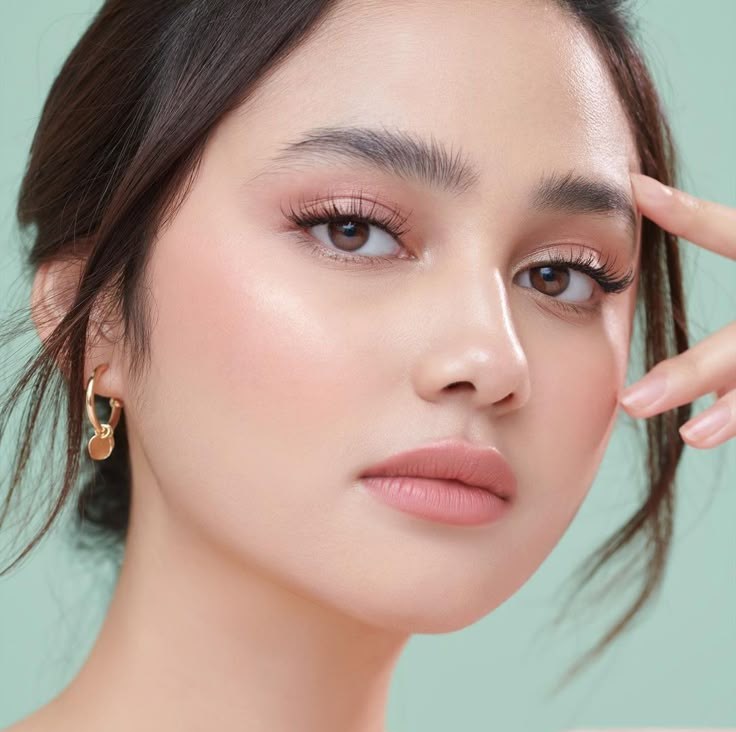 Ingin Tampil Percaya Diri!! Ini 9 Tips Makeup Natural untuk Pemula  