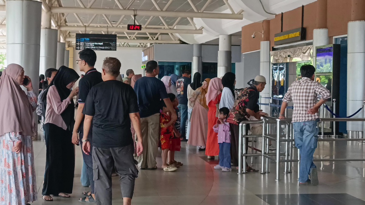 Libur Lebaran Usai, Bandara SMB II Palembang Dipadati Pemudik