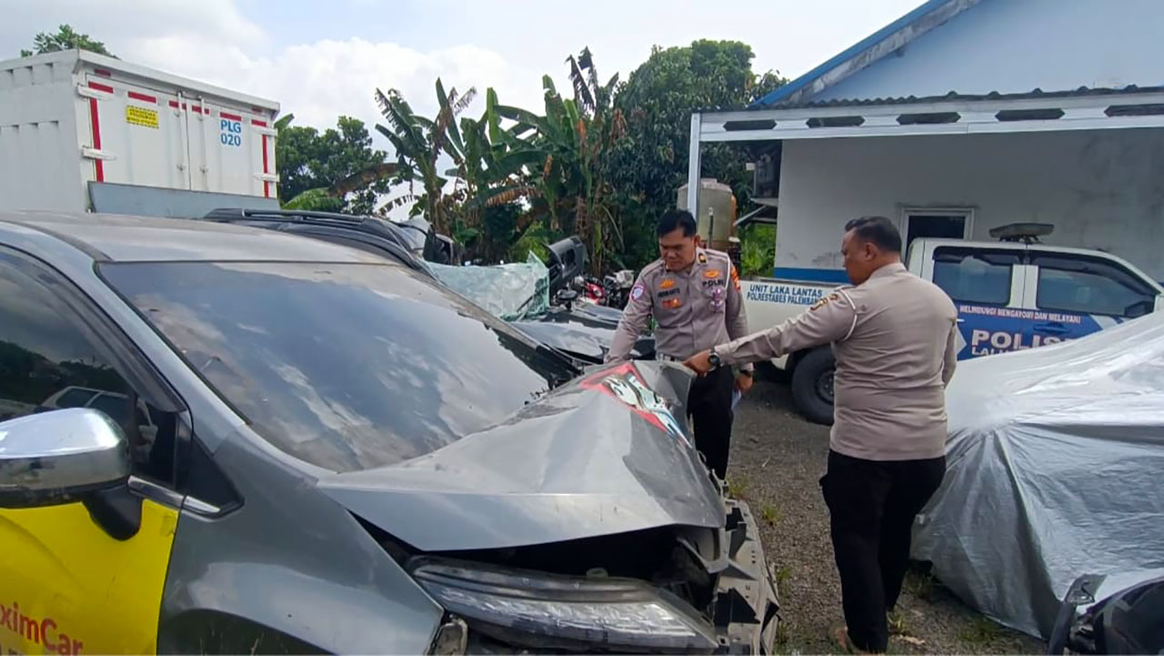 Diduga Mabuk, Pengemudi Xpander Tabrak 4 Mobil di Kertapati