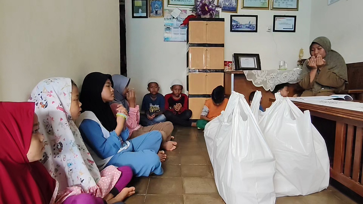 Jumat Barokah, PALTV Santuni Panti Asuhan Pelangi dan Masjid