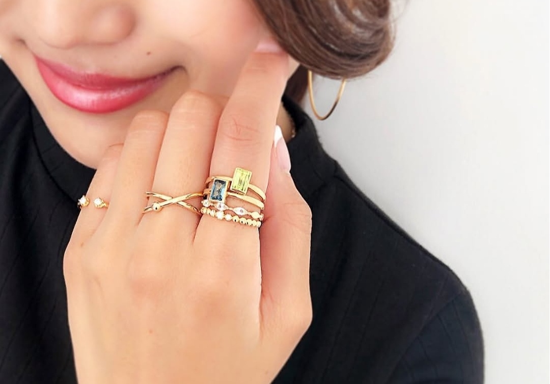 Trend Terbaru Cincin Wanita Model Stacking Tampil Elegan untuk Setiap Gaya!