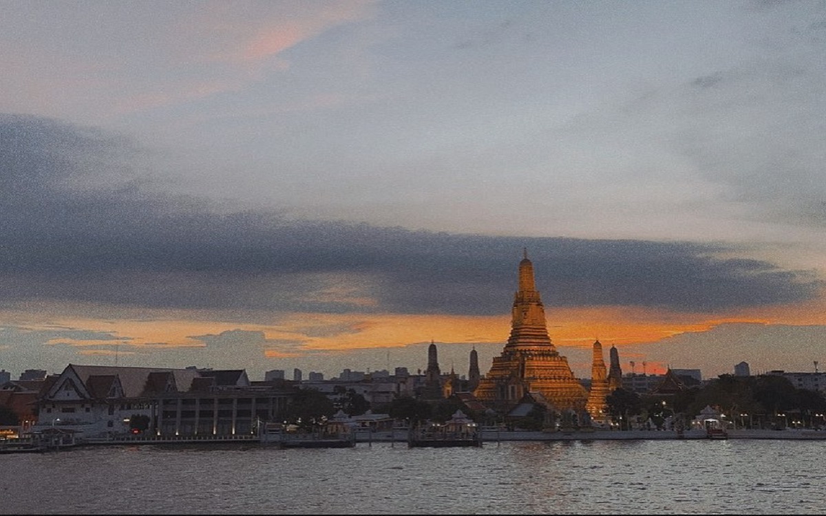 Wat Arun Thailand, Simbol Kejayaan Thailand Berupa Kuil Menawan Di Tepian Sungai