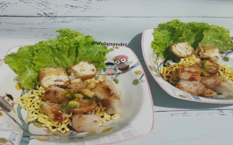 Trio Lezat dari Palembang: Rujak Mie, Pempek, dan Tahu Jadi Satu!